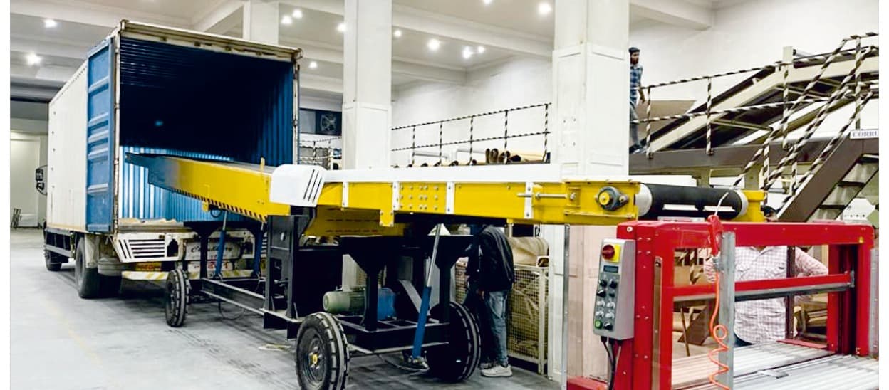 On Line Loading of Boxes by Conveyor
